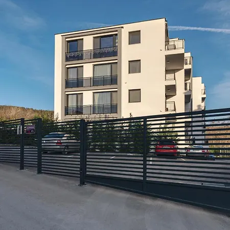 Апартамент Enjoy Варна